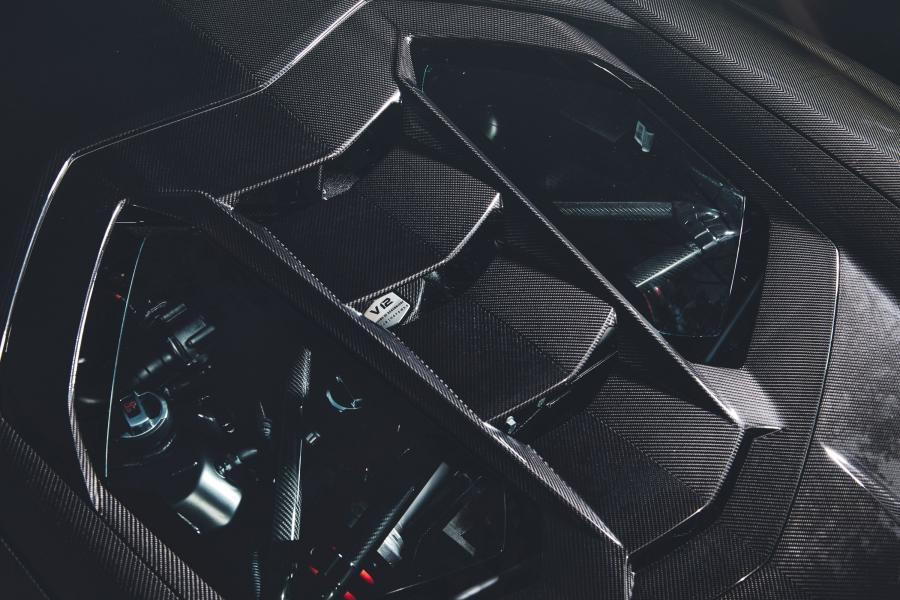 Моторный отсек Lamborghini Centenario Coupe 2016 года  (NA) (фото 4 из 30)